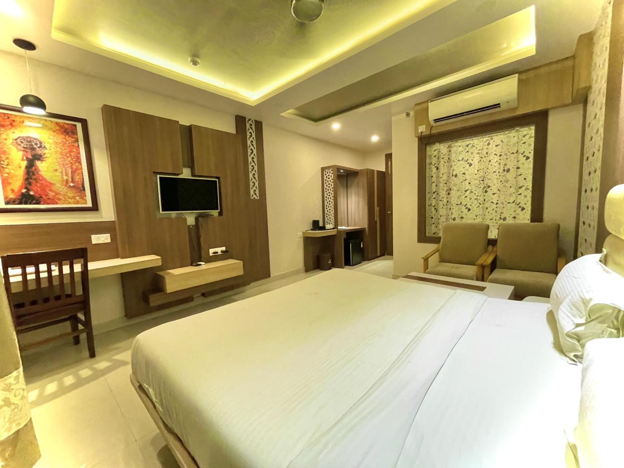 Hotel Kuber Palace: Beachfront Comfort with Temple Proximity Puri Exterior photo