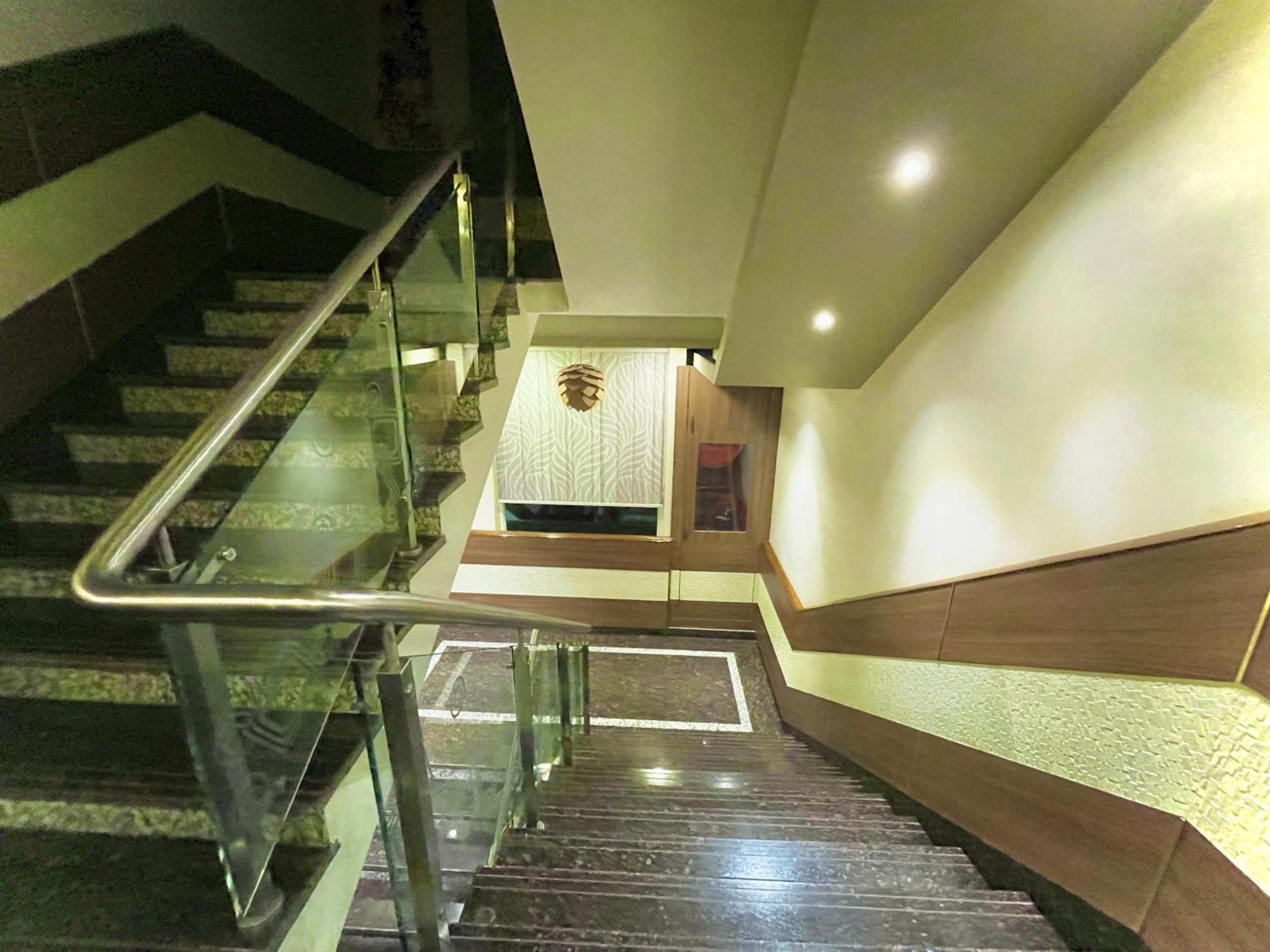 Hotel Kuber Palace: Beachfront Comfort with Temple Proximity Puri Exterior photo